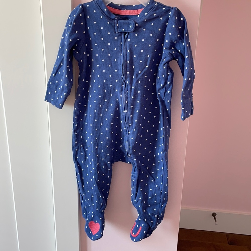 6-9 months baby gap sleeper / pajama